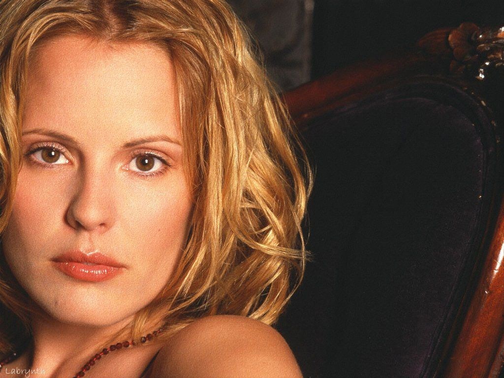 Emma Caulfield - Picture Colection