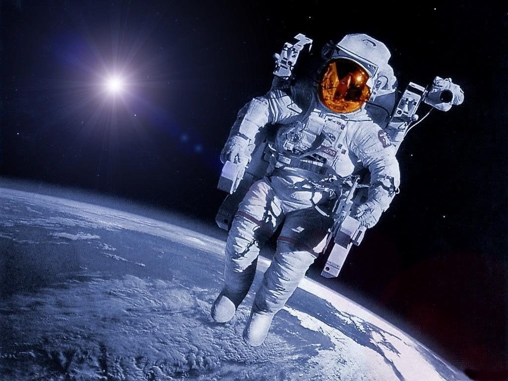 http://images.toocharger.com/img/graphiques/fonds_d_ecran/espace/astronautes/astronaute.2274.jpg